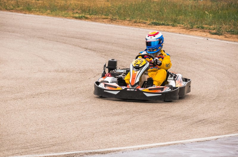 Comment débuter en karting de compétition : étapes essentielles pour 2026